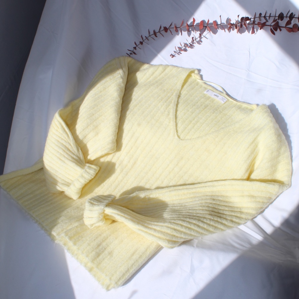 MANGO Yellow Cropped Sweater Size L | Cozy V Neck
